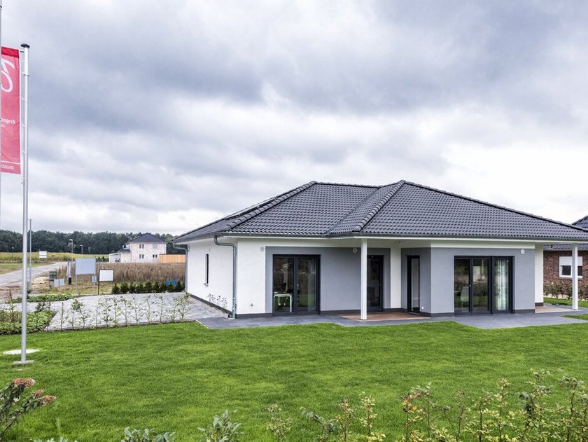 Musterhaus-Scheessel-Bungalow-aussen-02 Musterhaus-Scheessel-Bungalow-aussen-02